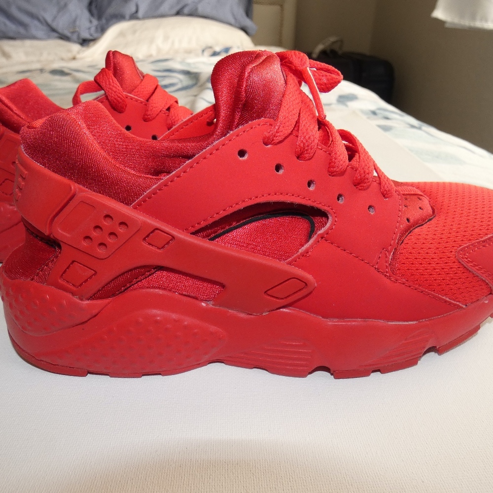 KIDS GRADE SCHOOL NIKE HUARACHE RUN 4.5Y
